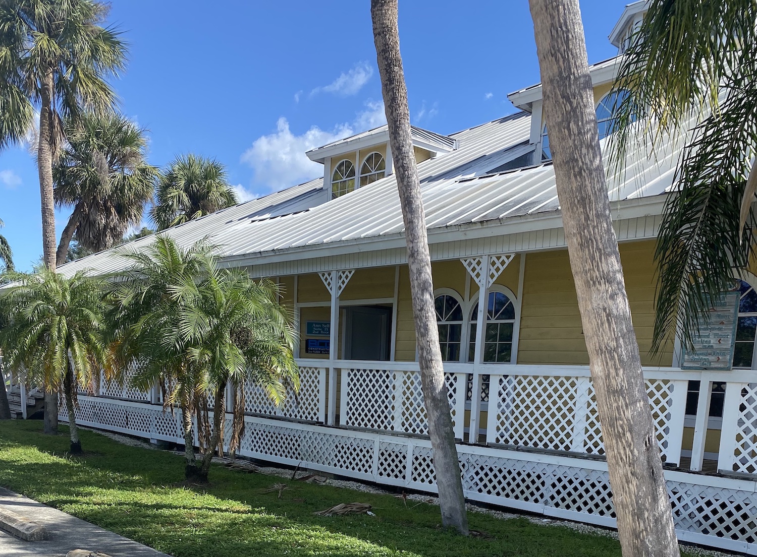 Exterior of Key West Professional Center in Fort Myers, Florida