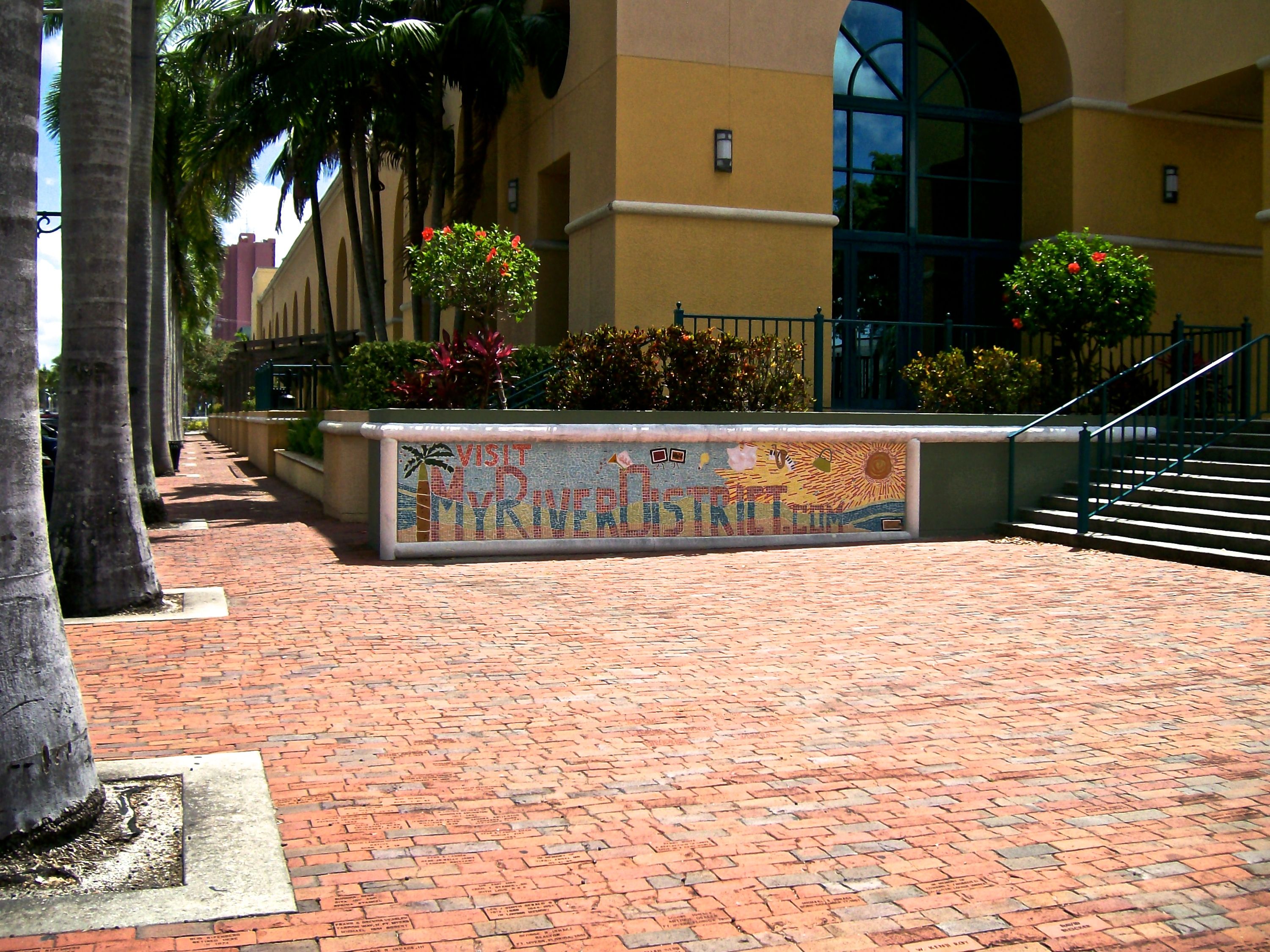 Picture of sidewalk in downtown Fort Myers, Florida
